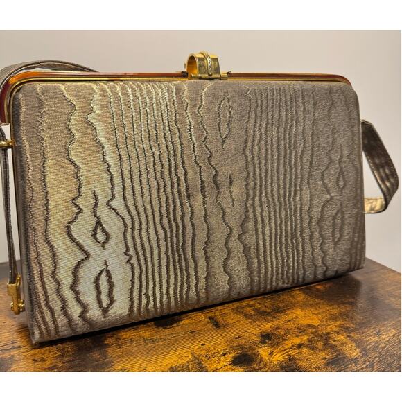 Vintage 60s Clutch Handbag With Gold Scalloped Clasp - Picture 4 of 9